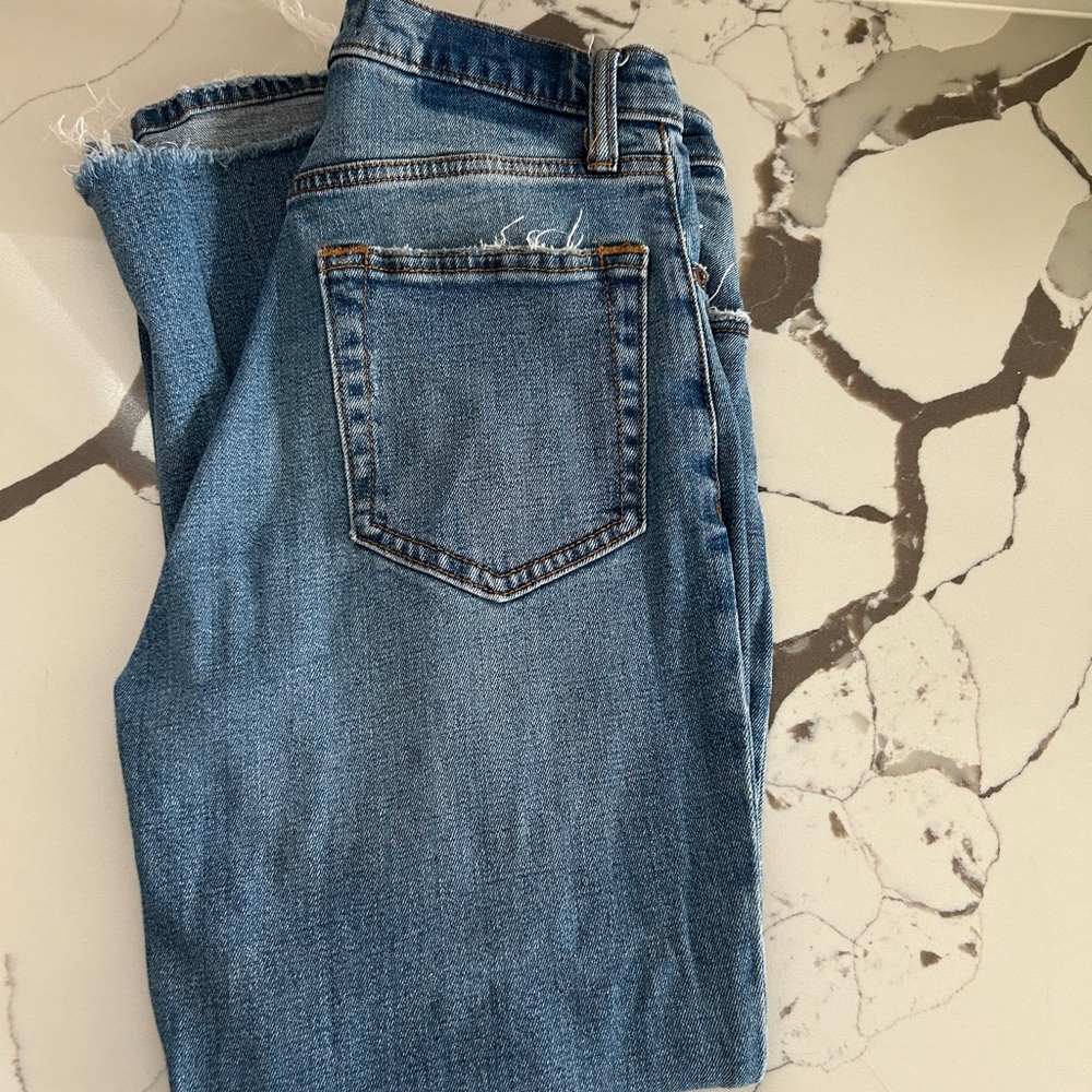 Abercrombie and Fitch Women’s Curve Love The Ankle Straight leg High Rise Jeans
